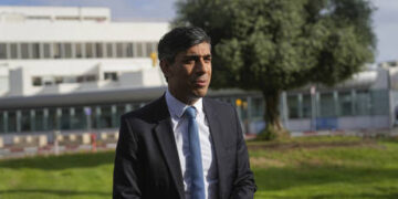 UK PM wants to fence off home after protest