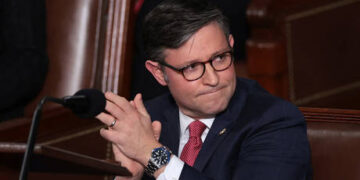 White House ‘losing messaging war on Ukraine’ – Politico