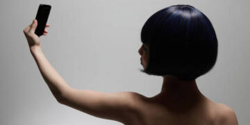 Stop sending nudes, Russian official tells women