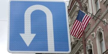 Most Russians support ban on English language signage – poll