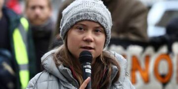 Greta Thunberg chants for Palestine at climate march (VIDEO)