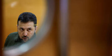 Cracks emerging within Ukrainian leadership – NYT