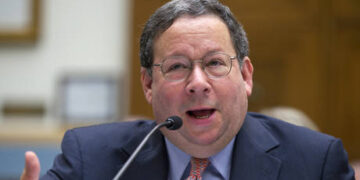 White House backs Biden amid plummeting polls