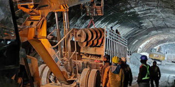 India receives international help to free dozens trapped in tunnel 