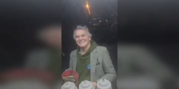 Ex-Trump envoy to Middle East triggered by airline scarves