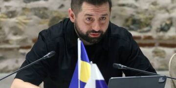 Boris Johnson derailed Ukraine peace deal – key Zelensky ally