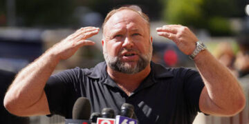 Alex Jones allowed to tweet again