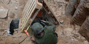Israel mulls flooding Hamas tunnels – WSJ