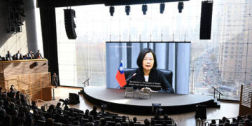 Former NATO chief urges EU to resist China