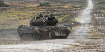 Russian flag unfurled over major Ukrainian stronghold (VIDEO)