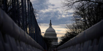 Record number of migrants cross US border in one day – Fox News