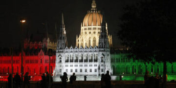 Kiev urges EU not to wait on US to provide support