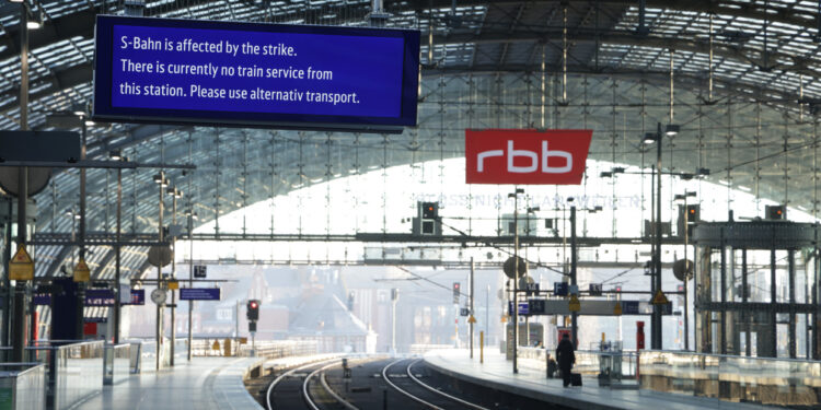 Another wave of protests sweeps through Germany (PHOTOS)