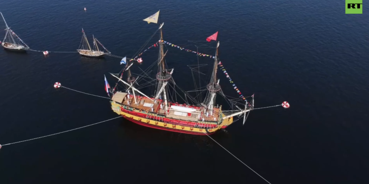 Russia holds annual naval parade (VIDEO/PHOTOS)