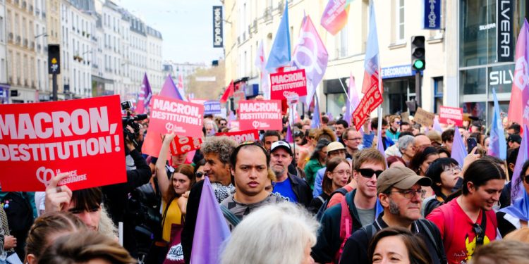 Thousands protest new government in France (PHOTOS, VIDEOS)