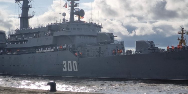 Russian warship pays first visit to African state (PHOTOS)
