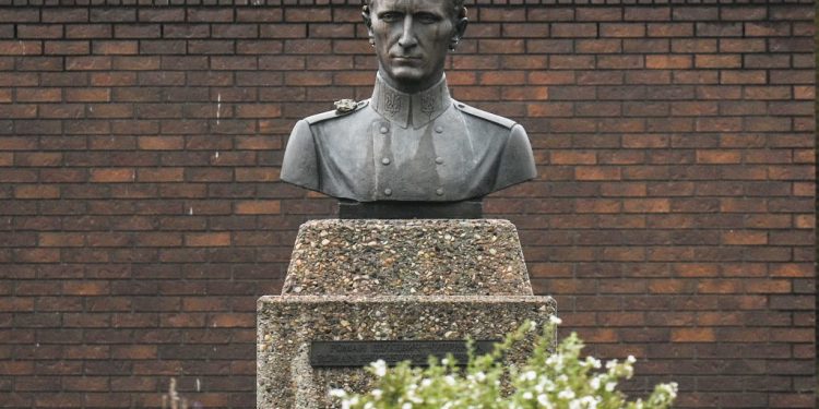 Canadian police treat Nazi monument as war memorial in vandalism case – media