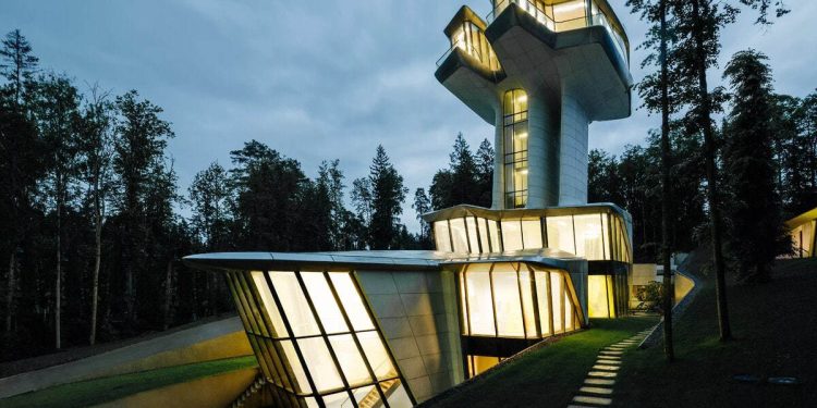 Ex-F1 star buys Moscow mansion built for Naomi Campbell – media (VIDEO, IMAGES)