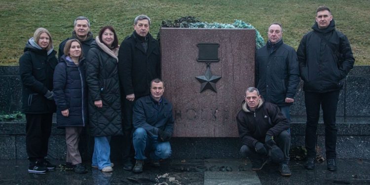 Ukrainian museum defaces war memorial (IMAGES)