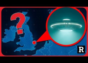 BREAKING! UFO’s caught on camera over American military bases, multiple eye witnesses | Redacted