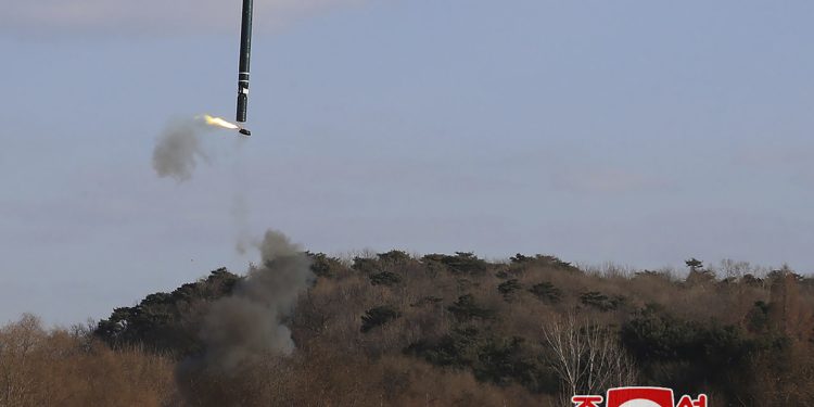 North Korea fires strategic cruise missiles (PHOTOS)