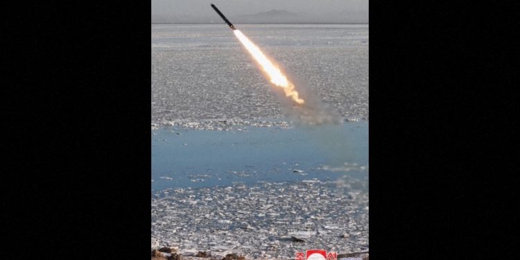 North Korea tests strategic missiles (PHOTOS)