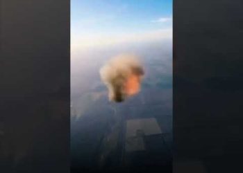 Ukrainian FPV interceptor drone down Russian ISR drone ! #defenseupdates  #ukrainewar