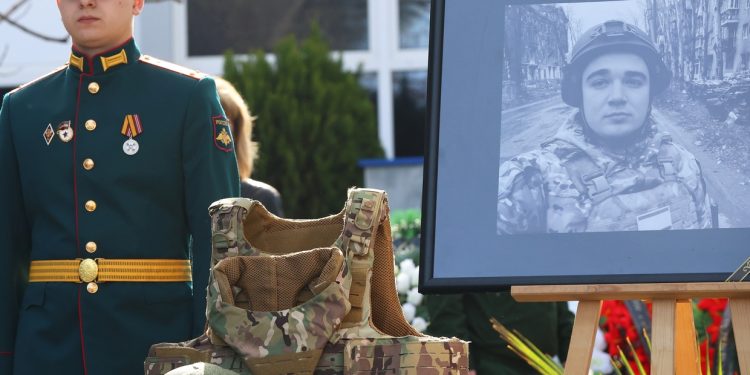 Vandals set fire to grave of Russian military correspondent (VIDEO)