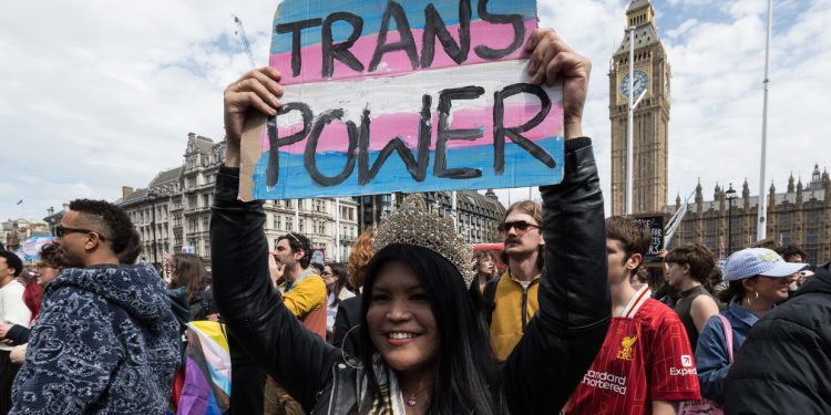 UK trans activists rally against Supreme Court ruling on definition of woman (PHOTOS)