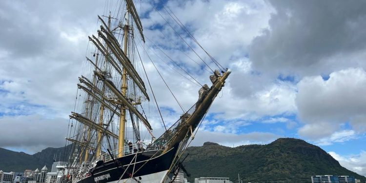 Legendary Russian ship arrives in Mauritius (VIDEO, PHOTOS)