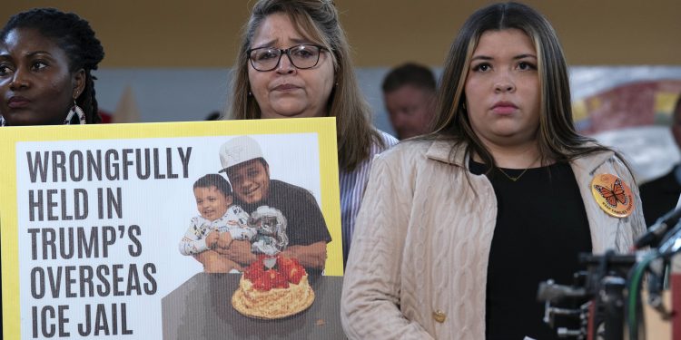 “Are We At Risk?” Wave of ICE Arrests Strikes Fear in Iranian Communities