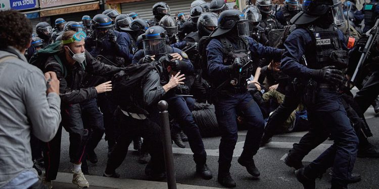 Hundreds arrested in clashes with riot police at ‘block everything’ protests in France (PHOTOS, VIDEOS)