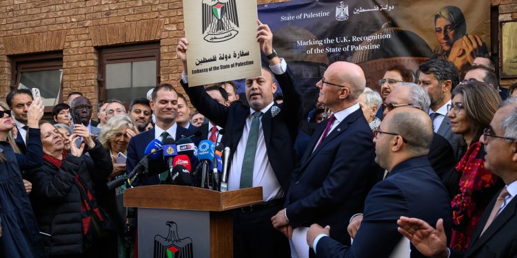 Palestine flag raised over future embassy in London (PHOTO, VIDEO)