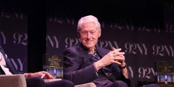 Congress warns Clintons over Epstein case