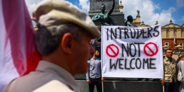 Polish support for Ukrainians collapsing – Bloomberg