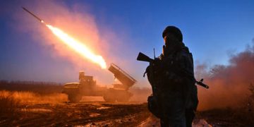 Russian forces continue advance on encircled city in Donbass – MOD