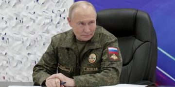 Zelensky won’t cede territory to Russia – scandal-hit top aide