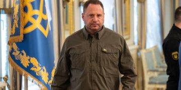 EU issues warning to Ukraine over graft scandal