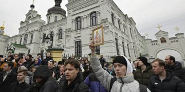 Ukraine jails priest for supporting Russia