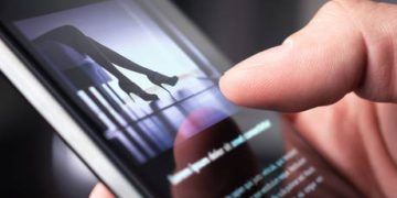 China expands obscene content ban to include messaging apps