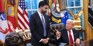 Outgoing NYC mayor bans anti-Israel boycotts ahead of Muslim successor