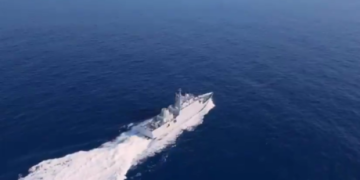 Indian president takes part in submarine drill (VIDEO)