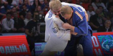 Ukrainian diving champion takes Russian citizenship