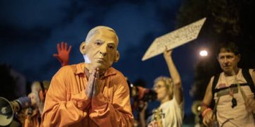 Netanyahu asks for pardon: Desperation or political calculation?