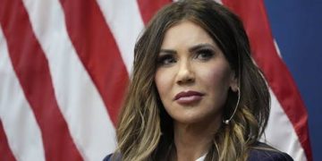 US Republican senator pushes bill to end dual citizenship