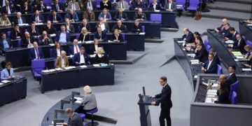 Europe fears full US exit from Ukraine conflict – Bloomberg