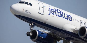 Trump accuses Venezuela of stealing US oil