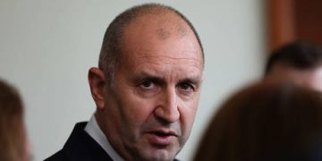 Ukraine aid critic quits as president of EU nation