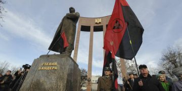 Ukrainian nationalists commemorate WWII Nazi collaborator (VIDEOS)