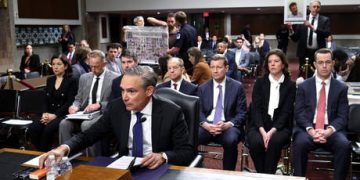 Trump threatens to ban Canadian-made planes